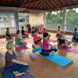 🧘🏻&zwj;♀️🧘🏻&zwj;♂️